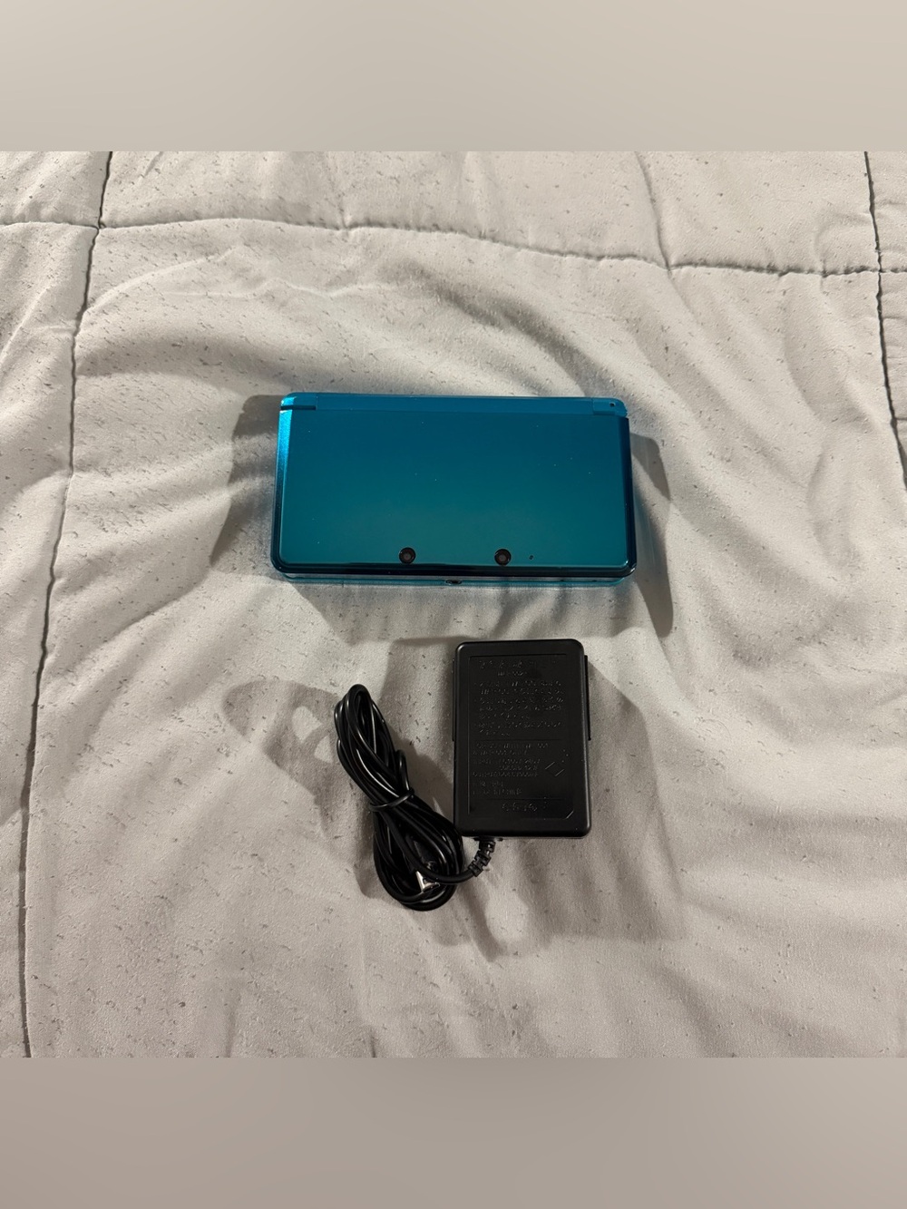 Aqua Blue Nintendo 3DS Handheld Game Console CTR-001 (USA) & New Charger